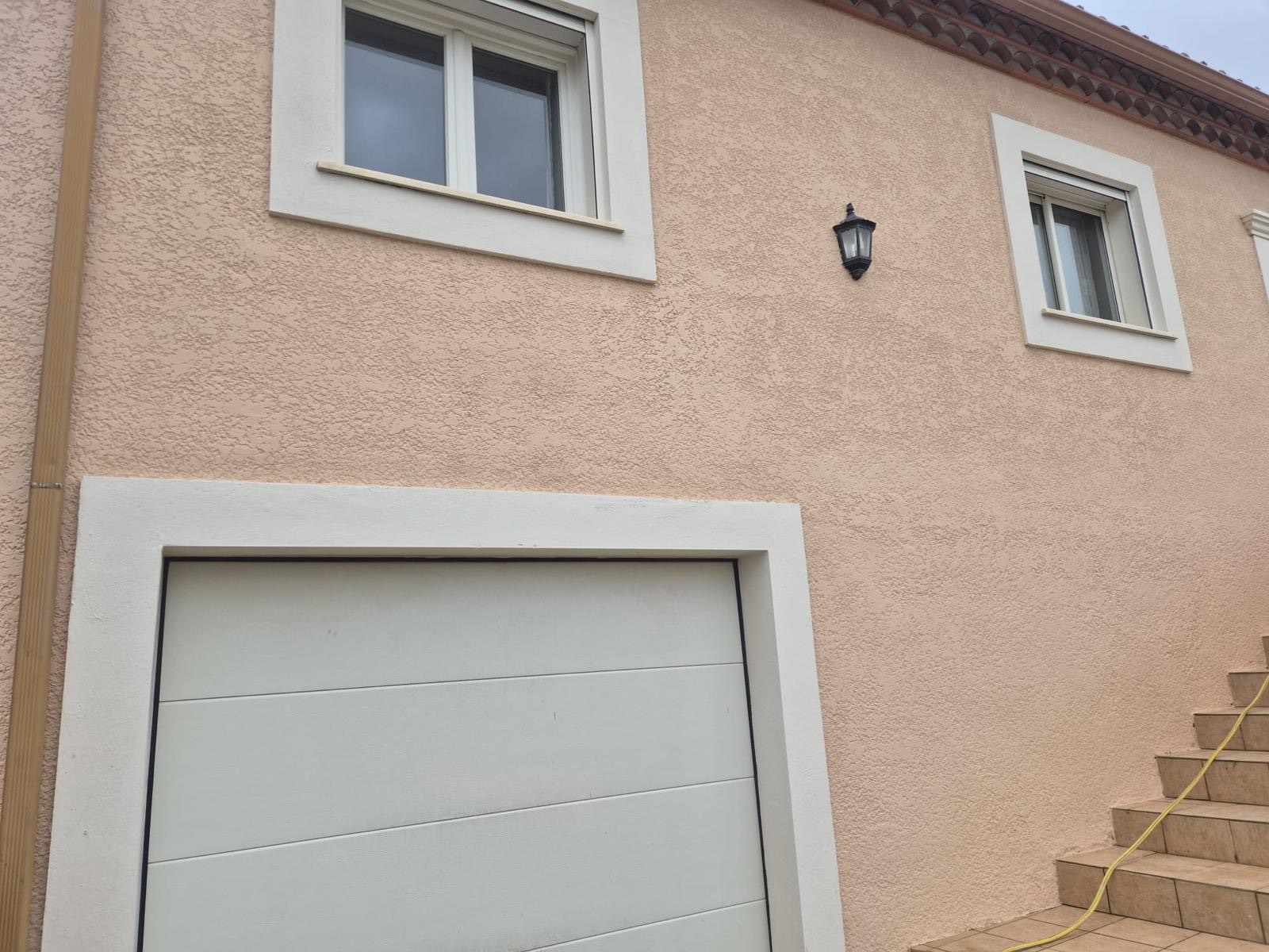 Façade et garage rénovés