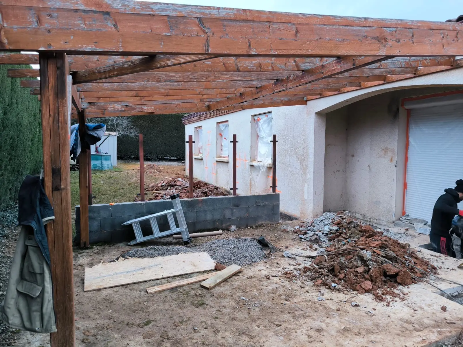 Traitement des fissures par harpage : marquage sur la façade à Vichel